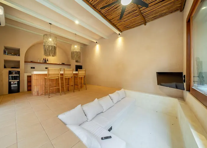 Rooftop With Private Pool Villa *